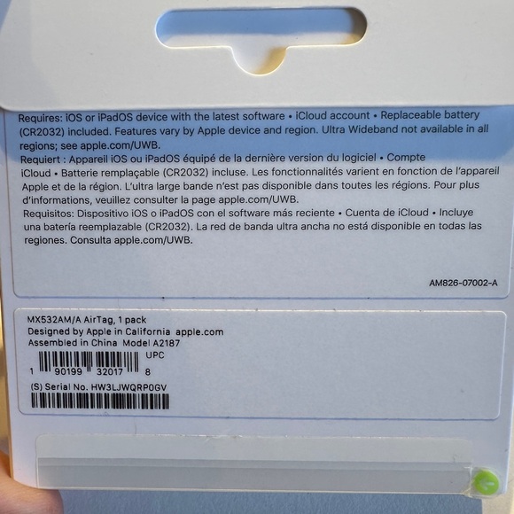 AIR TAG NEW IN BOX - Picture 2 of 3